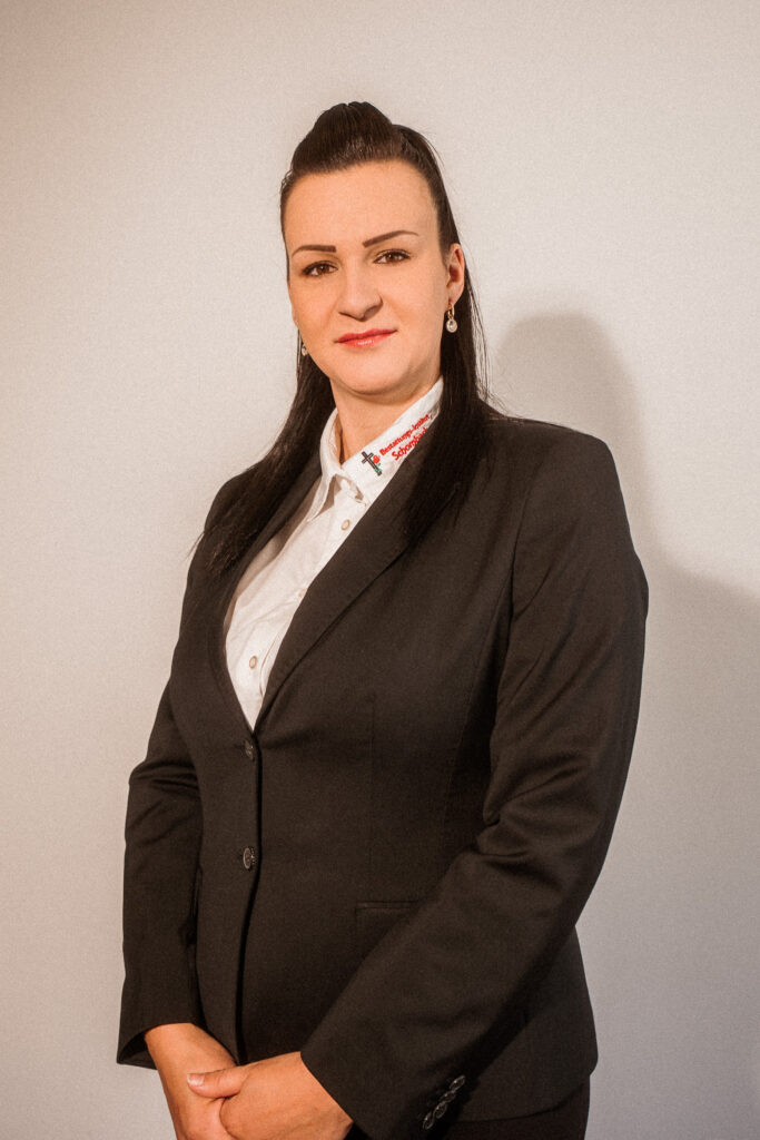 Tina Riehl vom Team des Bestattungsinstituts Schombach